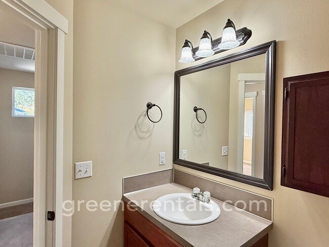 Building Photo - 3BR/2.5BA Home in Quiet Tumwater Neighborhood