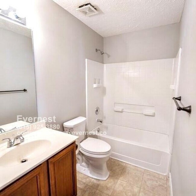 Building Photo - Spacious 4-Bedroom Home with Modern Amenit...