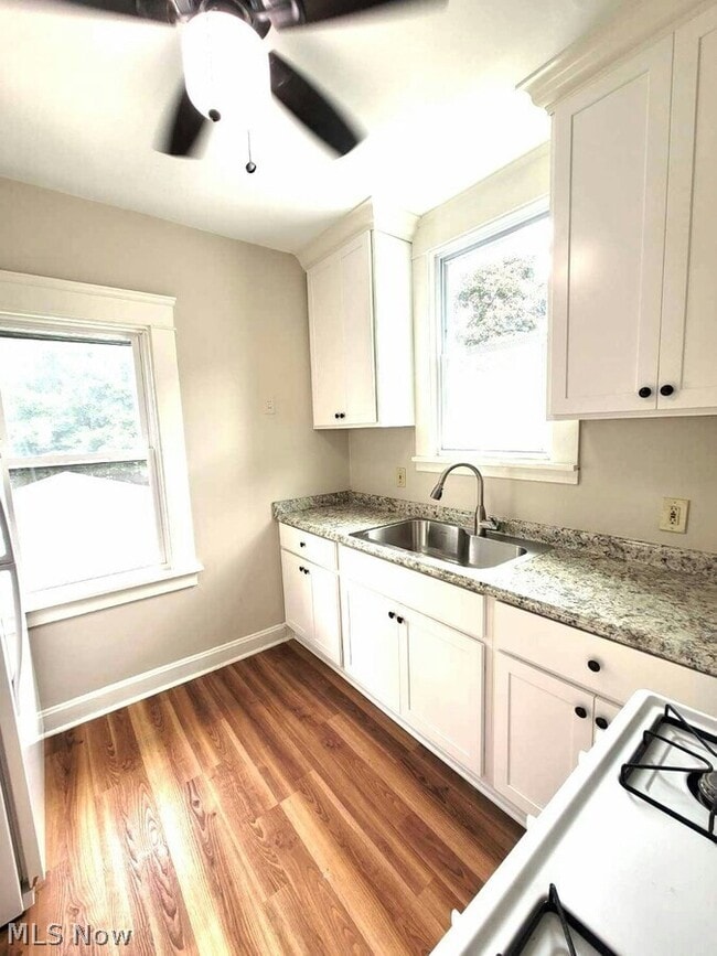 Building Photo - 1303 Lakeland Ave