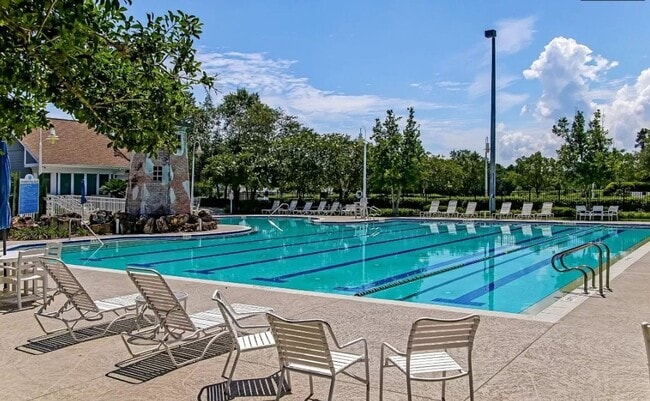 Building Photo - Beautiful 4/3, Amenities Galore! Located i...