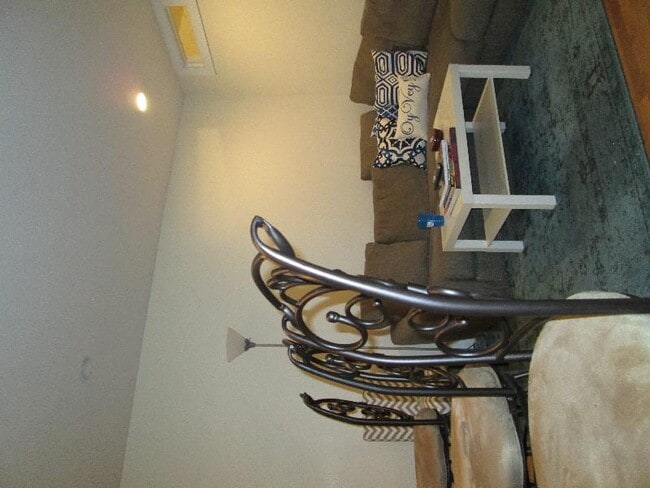 Building Photo - 60 Egmont St