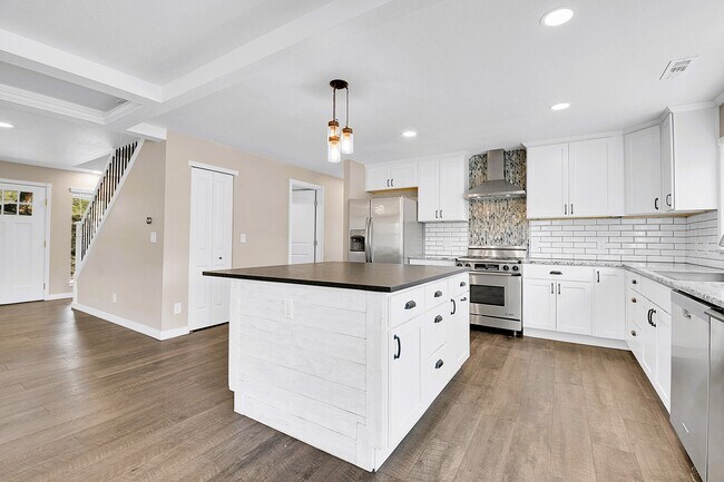 Building Photo - 6554 High Cir