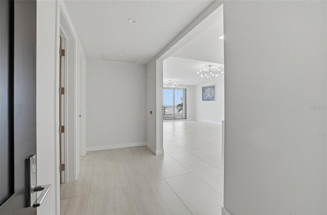 Building Photo - 301 1st St S