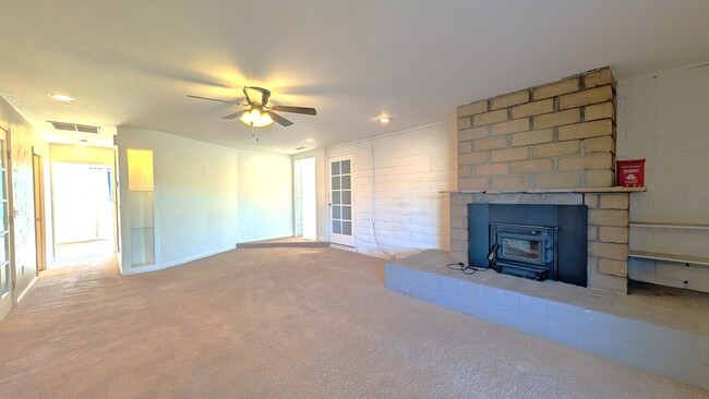 Building Photo - 1514 N Elaine Way