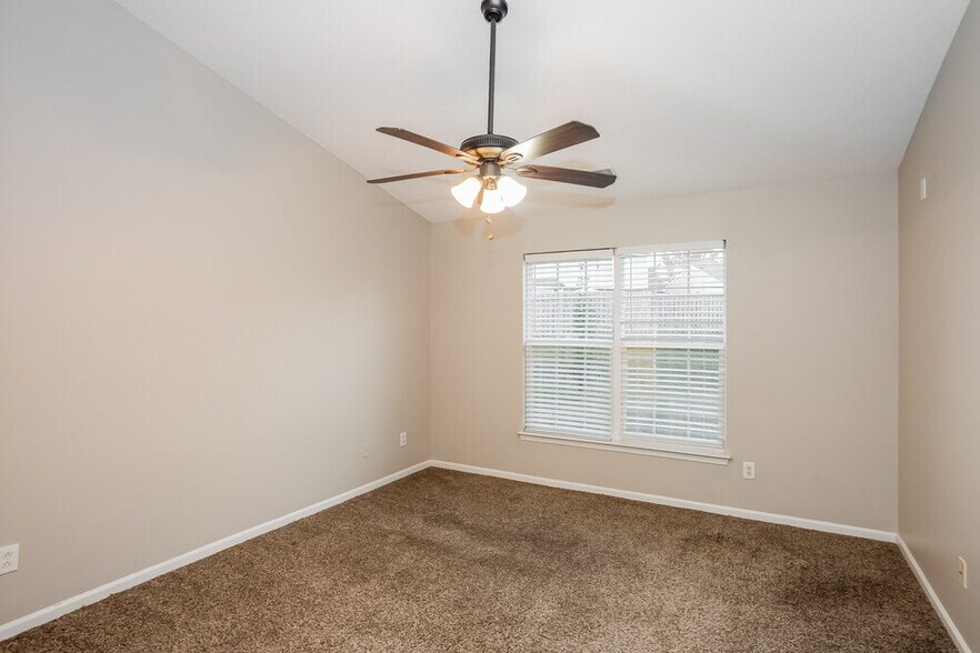 Building Photo - 8445 Angwin Pl