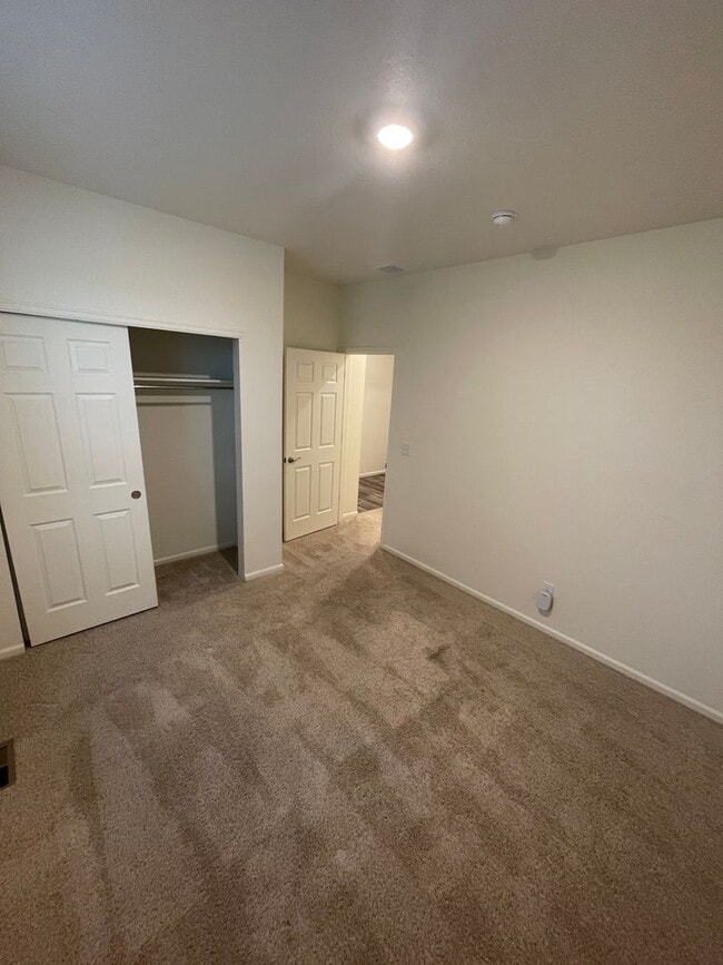 Building Photo - 3 Bed 2 Bath House in Windsor!