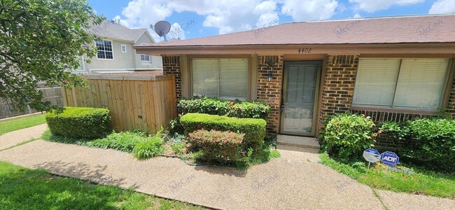Primary Photo - 4402 Tophill Ln