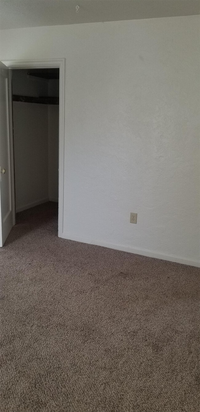 Building Photo - 1010 Garnet St NE