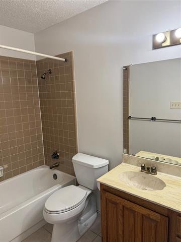 Building Photo - 5210 Manhassett Dr