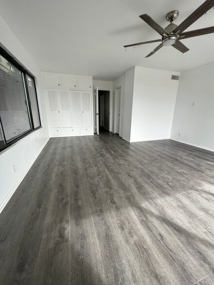 Building Photo - 2052 Terrace Dr