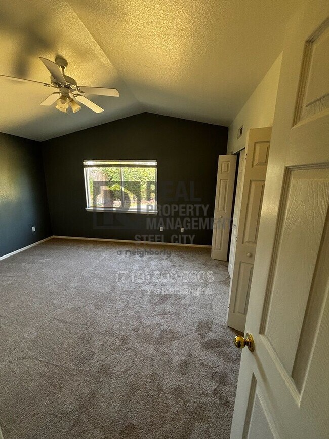 Building Photo - 813 Ardath Ln
