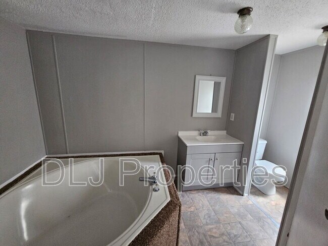 Building Photo - 934 Eslinger Ct