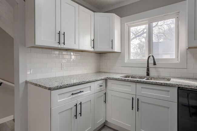 Building Photo - 4922 N 35th St