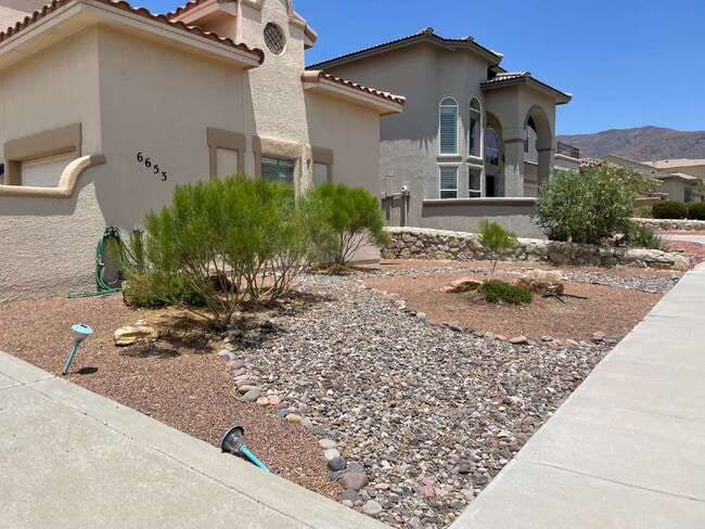 Building Photo - "Charming El Paso Oasis: 3-Bedroom Retreat...