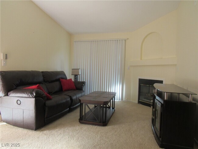 Building Photo - 950 Seven Hills Dr