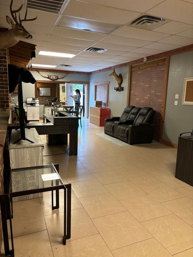 Building Photo - Affordable, Unique 3 bedroom