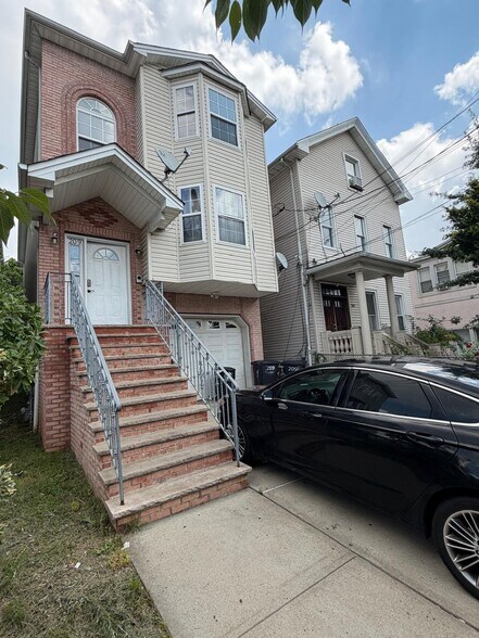 Building Photo - 209 Franklin St