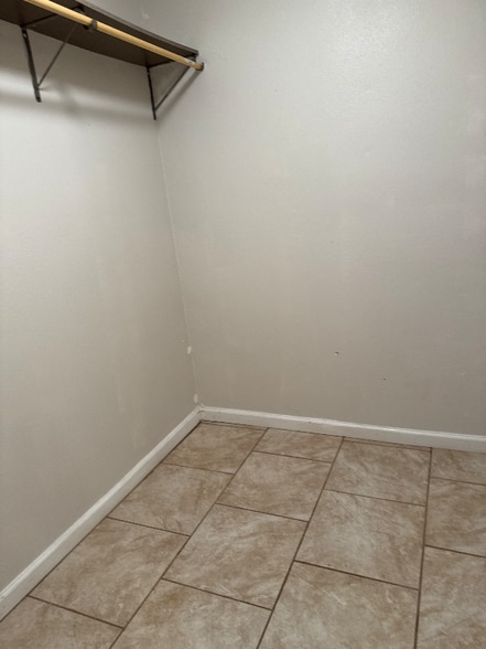 Building Photo - 521 Lee Dr