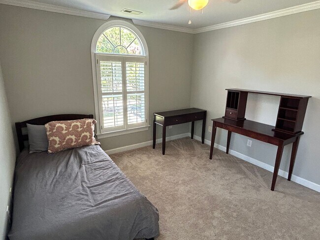 Building Photo - 4 Bed | 2.5 Bath House in Morrisville with...