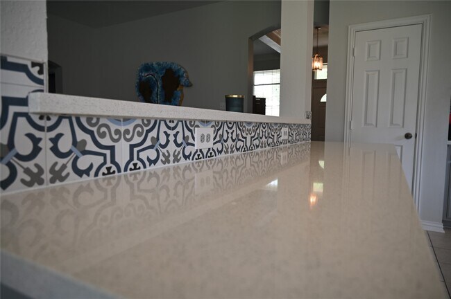 Building Photo - 5755 Lightstone Ln