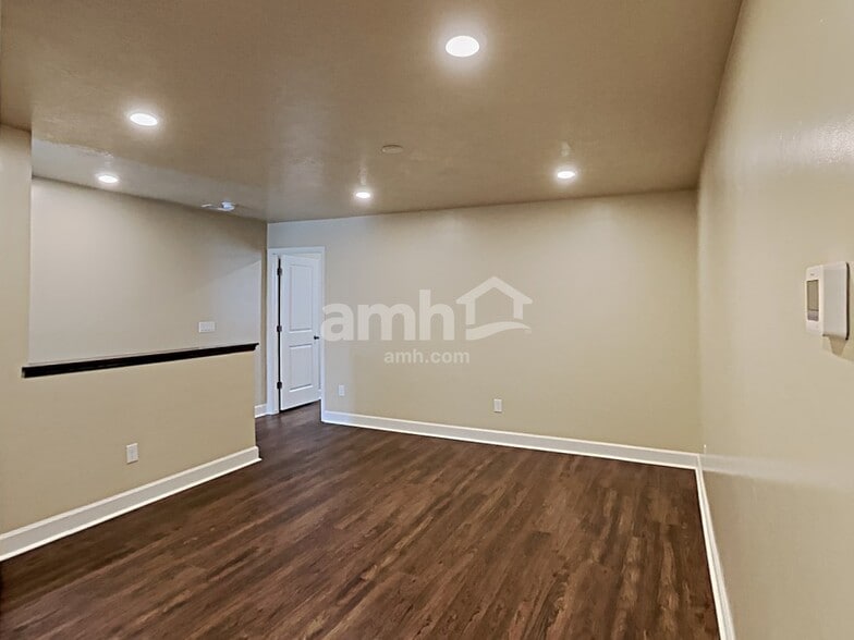 Building Photo - 4427 N Morgan Way