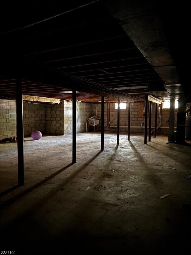 Building Photo - 93 Kensington Dr