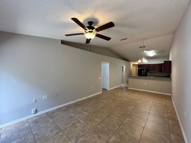Building Photo - 2 bedroom 2 bath cottage home for rent in Hampton Lakes!