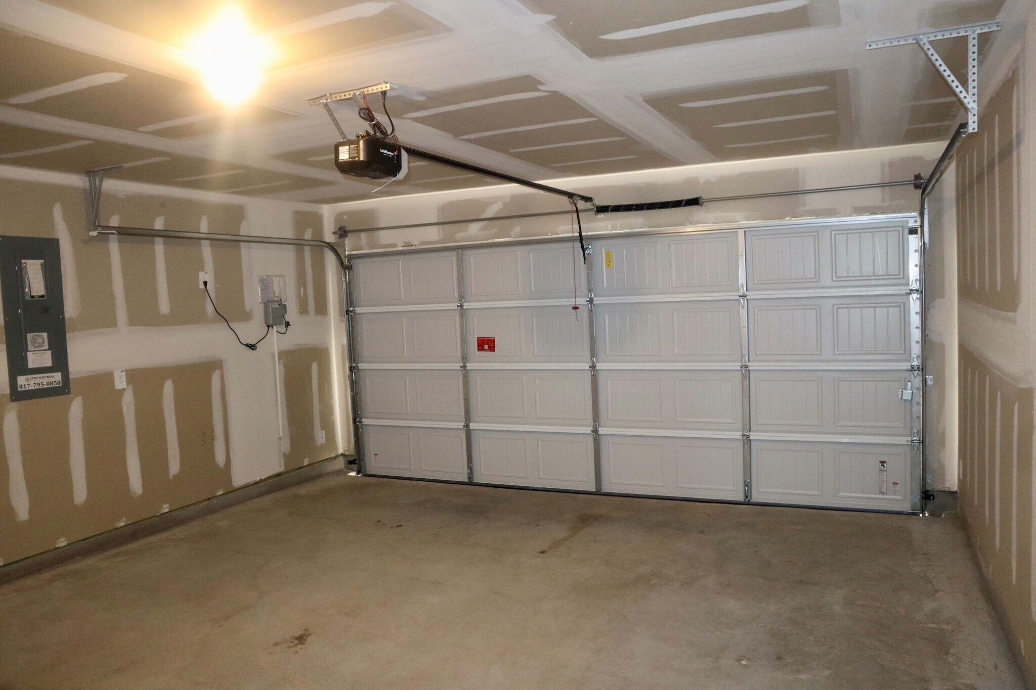 Building Photo - 5552 Rollins Dr