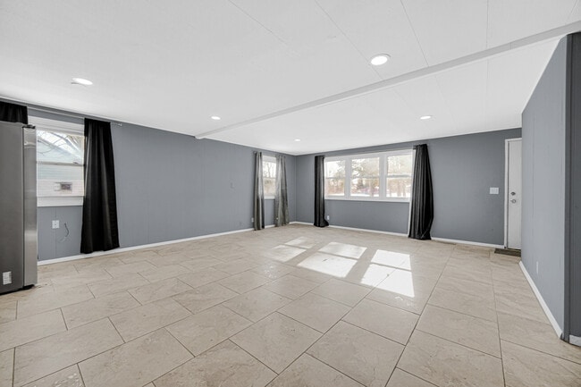 Building Photo - 2322 W Loves Ln