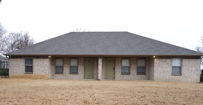 Building Photo - 410 W Matthews Ave