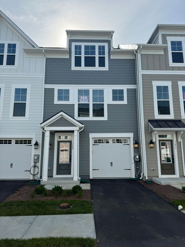 Building Photo - Townhouse for Rent in Preston Lake