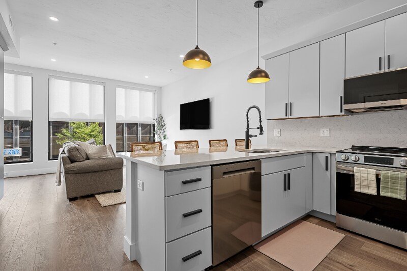 Building Photo - 414 Main St