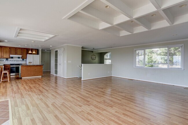 Building Photo - Spacious 2-Story Split-Level Home with Wat...