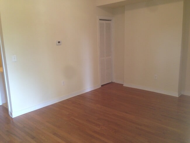 Building Photo - 1242 Parkwood Ave