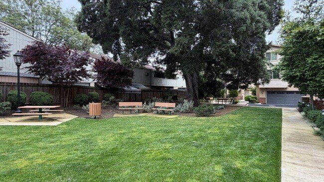 Building Photo - Concord Beautiful 3 bedroom 3 bathroom fully updated townhome, gated community!