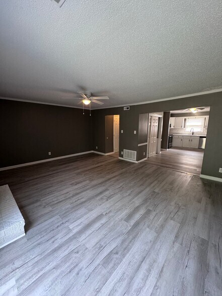 Building Photo - 1131 Glendale Dr