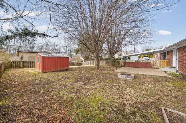 Building Photo - Renovated 3 Bedroom Pet Friendly Home For Rent!