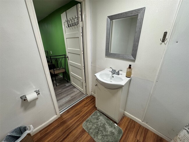 Building Photo - 411 W Pearce St