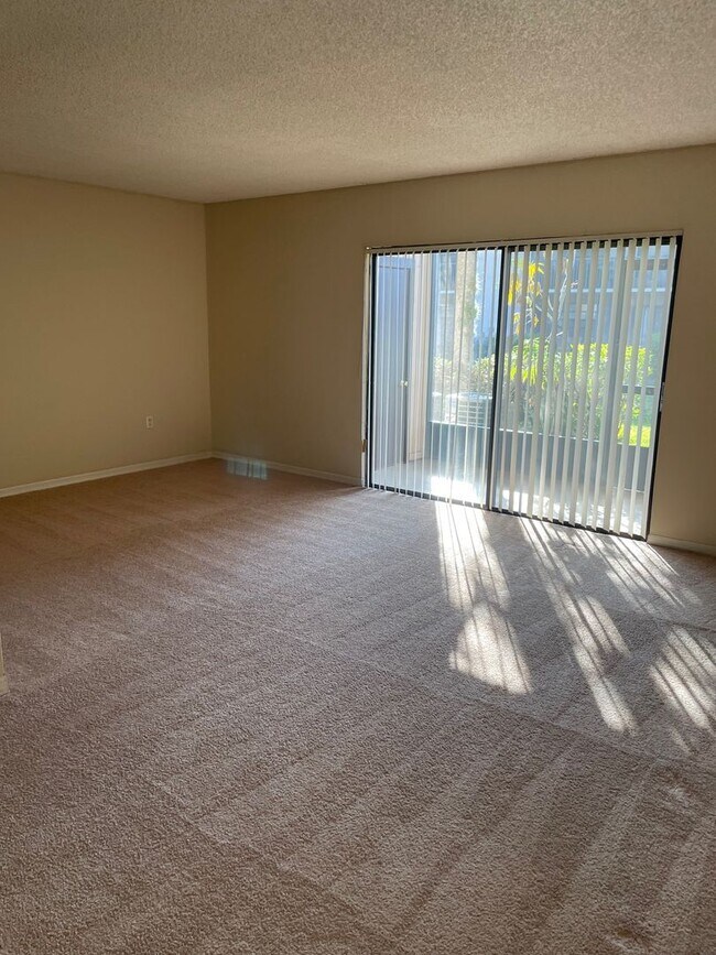 Building Photo - Coral Gardens - M056