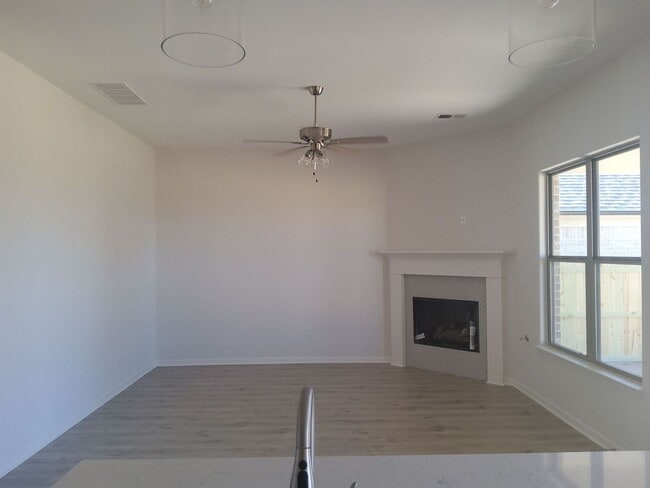 Building Photo - 190 Green Willow Dr