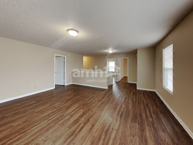 Building Photo - 10935 Parker Dr