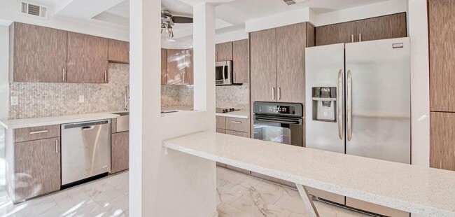 Building Photo - 867 Village Square S