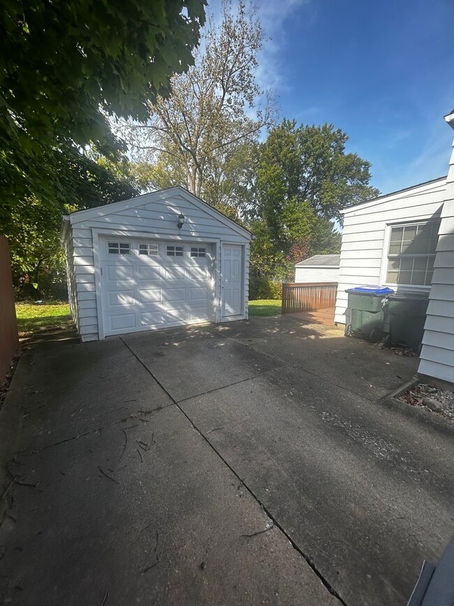 Building Photo - Charming 3 Bedroom, 2 Bathroom Home in Cuyahoga Falls