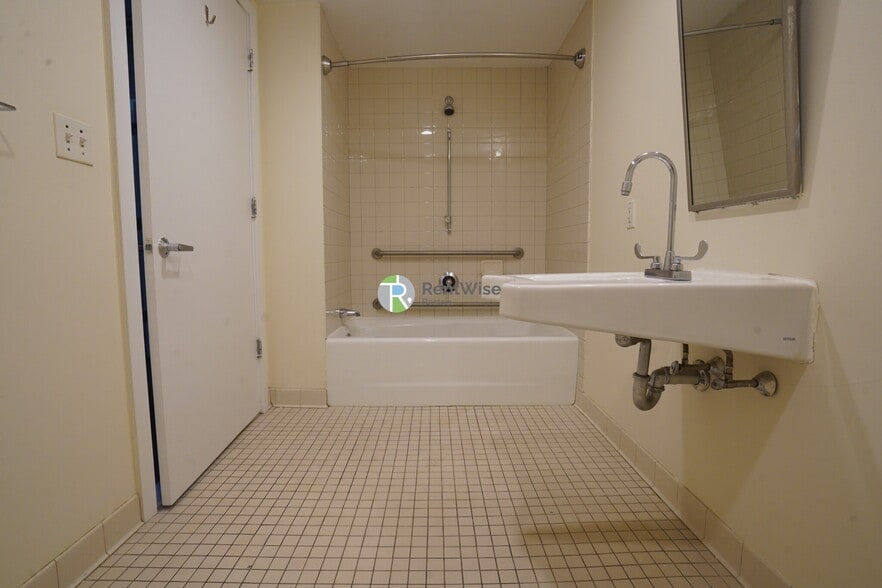 Building Photo - 40 Boylston St