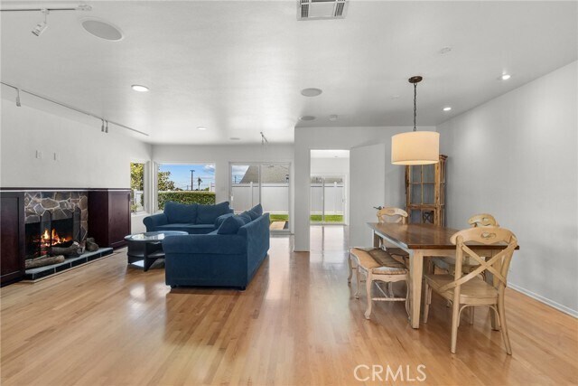 Building Photo - 321 Vía San Sebastian