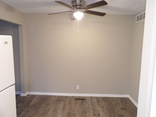 Building Photo - 176 Landings Dr