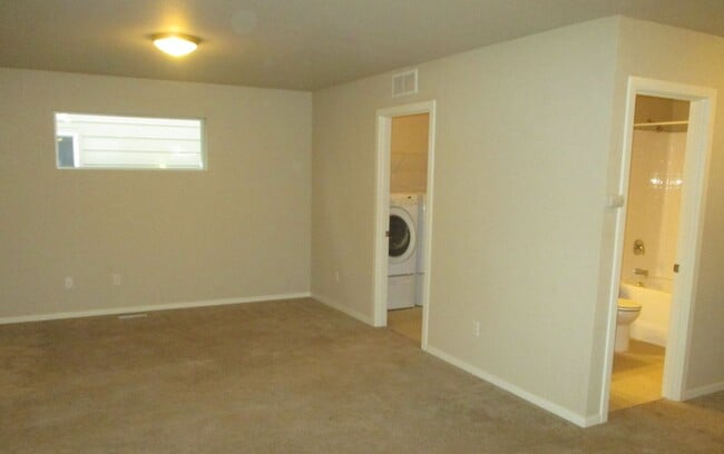 Building Photo - 3BD/2.5BA South Hill Puyallup Home - Stainless Appliances, Two Fireplaces & W/D Included
