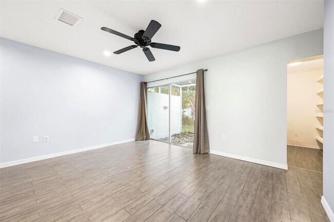 Building Photo - 1804 Oak View Dr