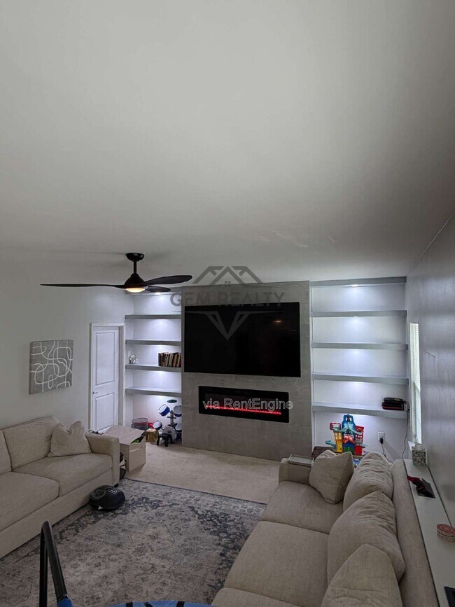 Building Photo - 9321 Blue Pine Ln