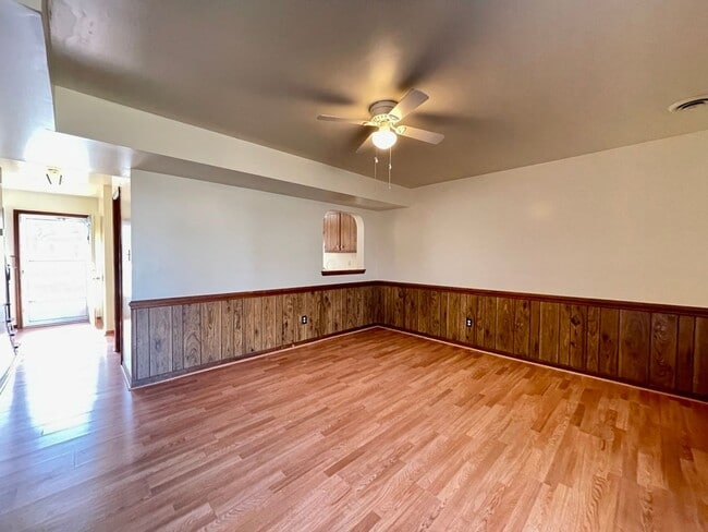 Building Photo - 1619 Autumn Dr